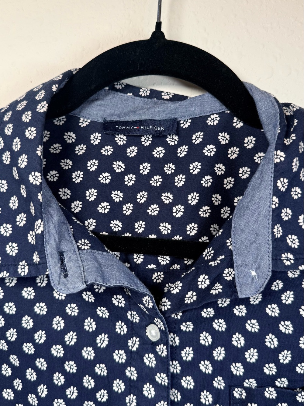 Tommy Hilfiger Floral Button Front Shirt Navy White Cotton Long Sleeve Preppy - Picture 3 of 9